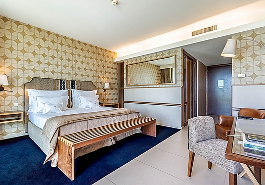 Wine & Books by the Sea