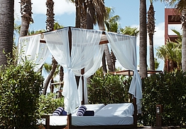 Wine & Books by the Sea