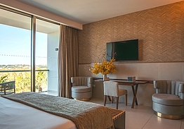 Wine & Books by the Sea