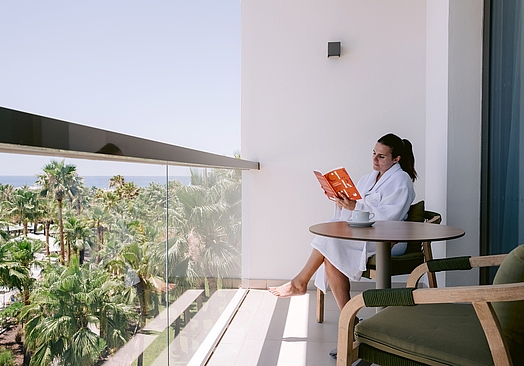 Wine & Books by the Sea