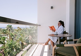 Wine & Books by the Sea