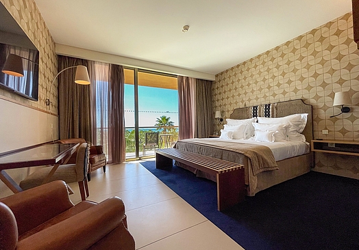 Wine & Books by the Sea