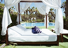 Wine & Books by the Sea