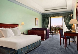 Hilton Pyramids Golf