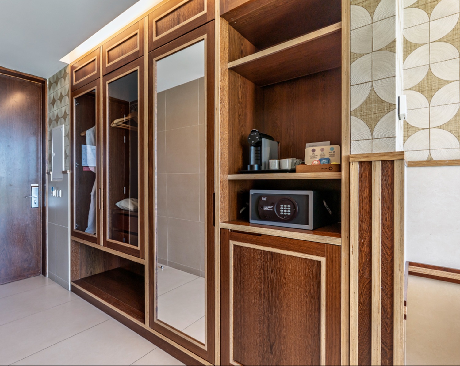 Wine & Books by the Sea