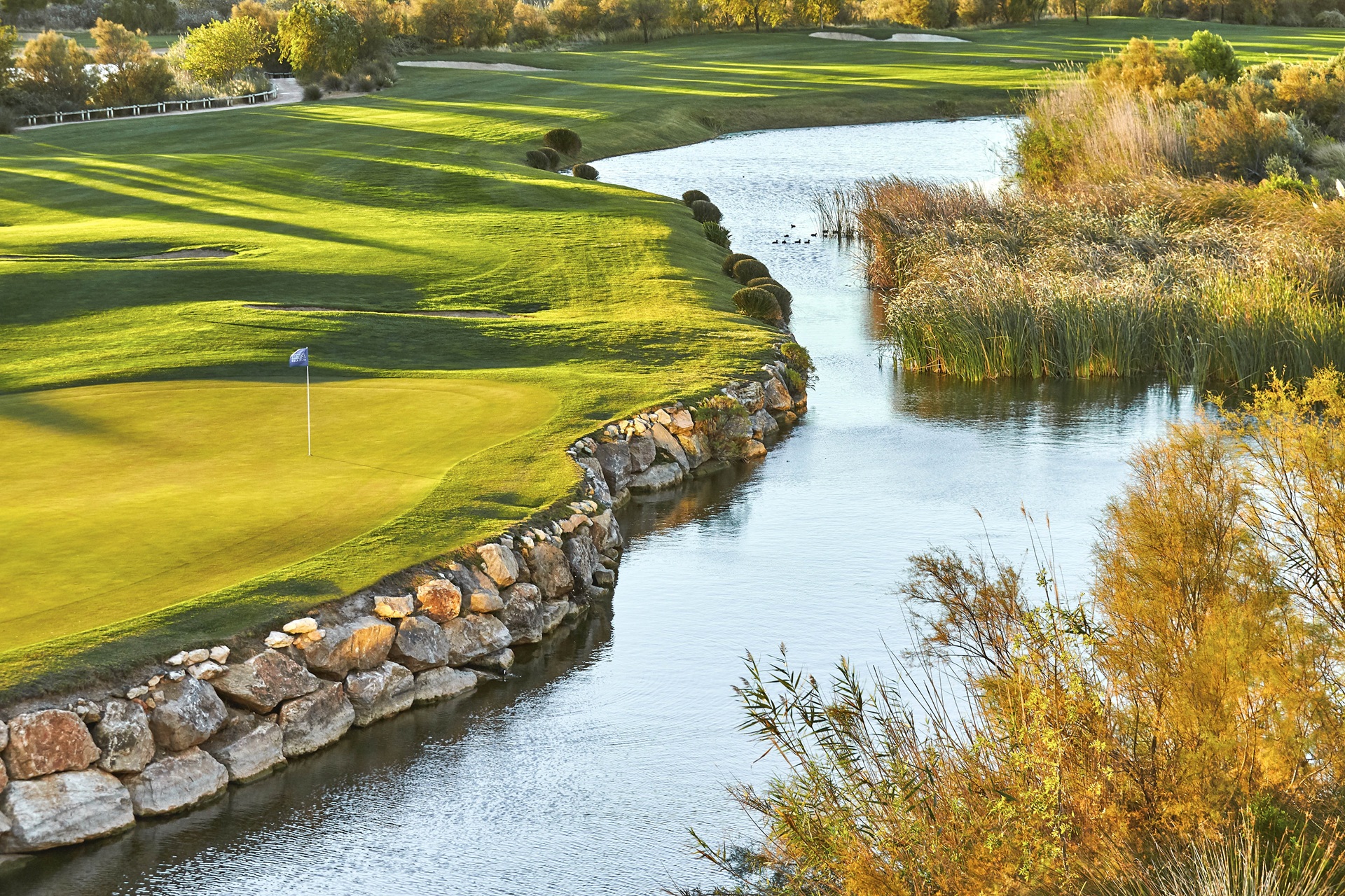 INFINITUM | Lakes Course