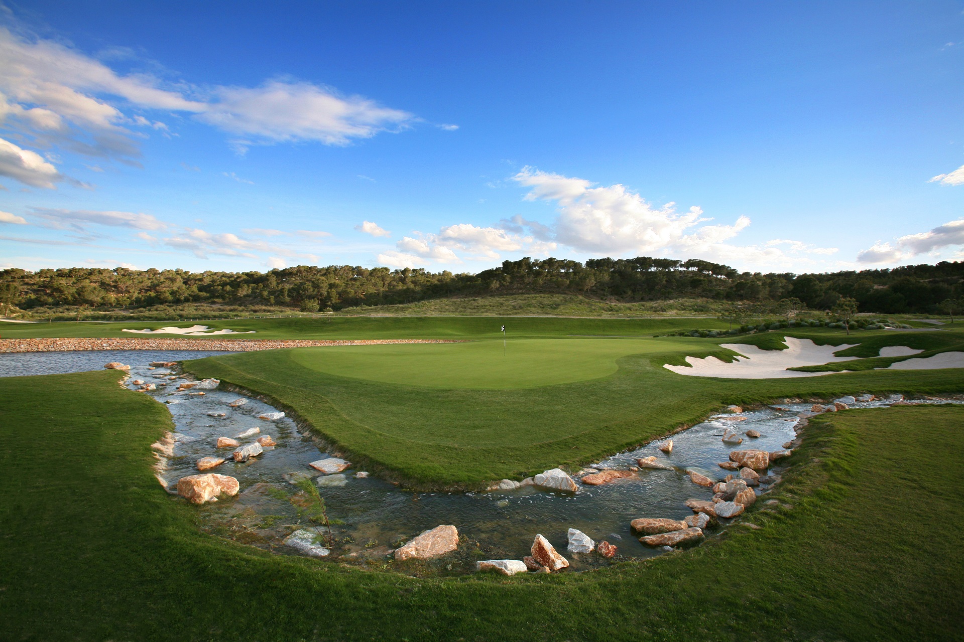 Las Colinas Golf & Country Club