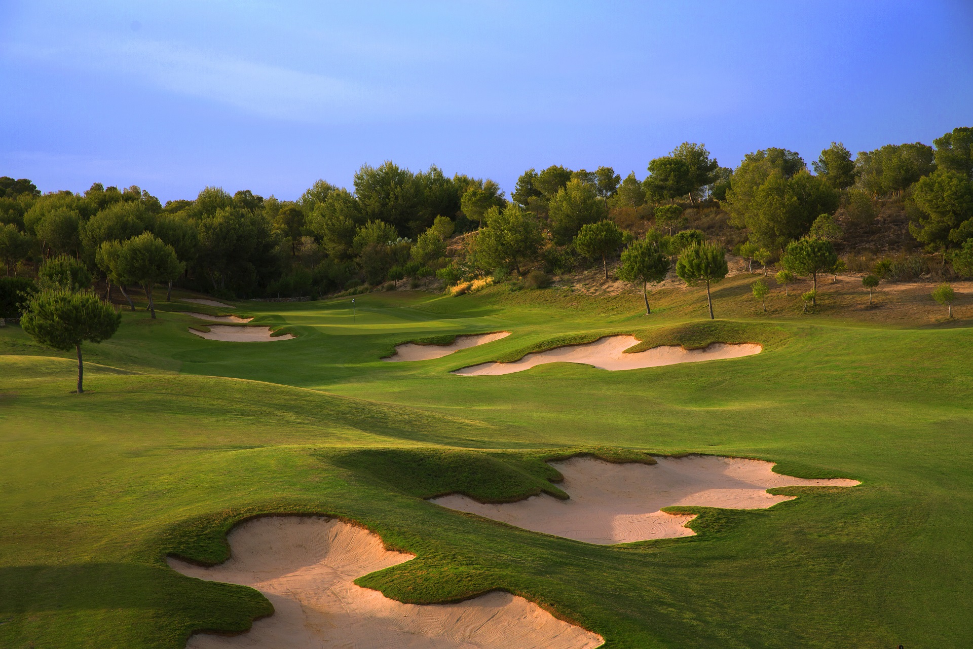 Las Colinas Golf & Country Club