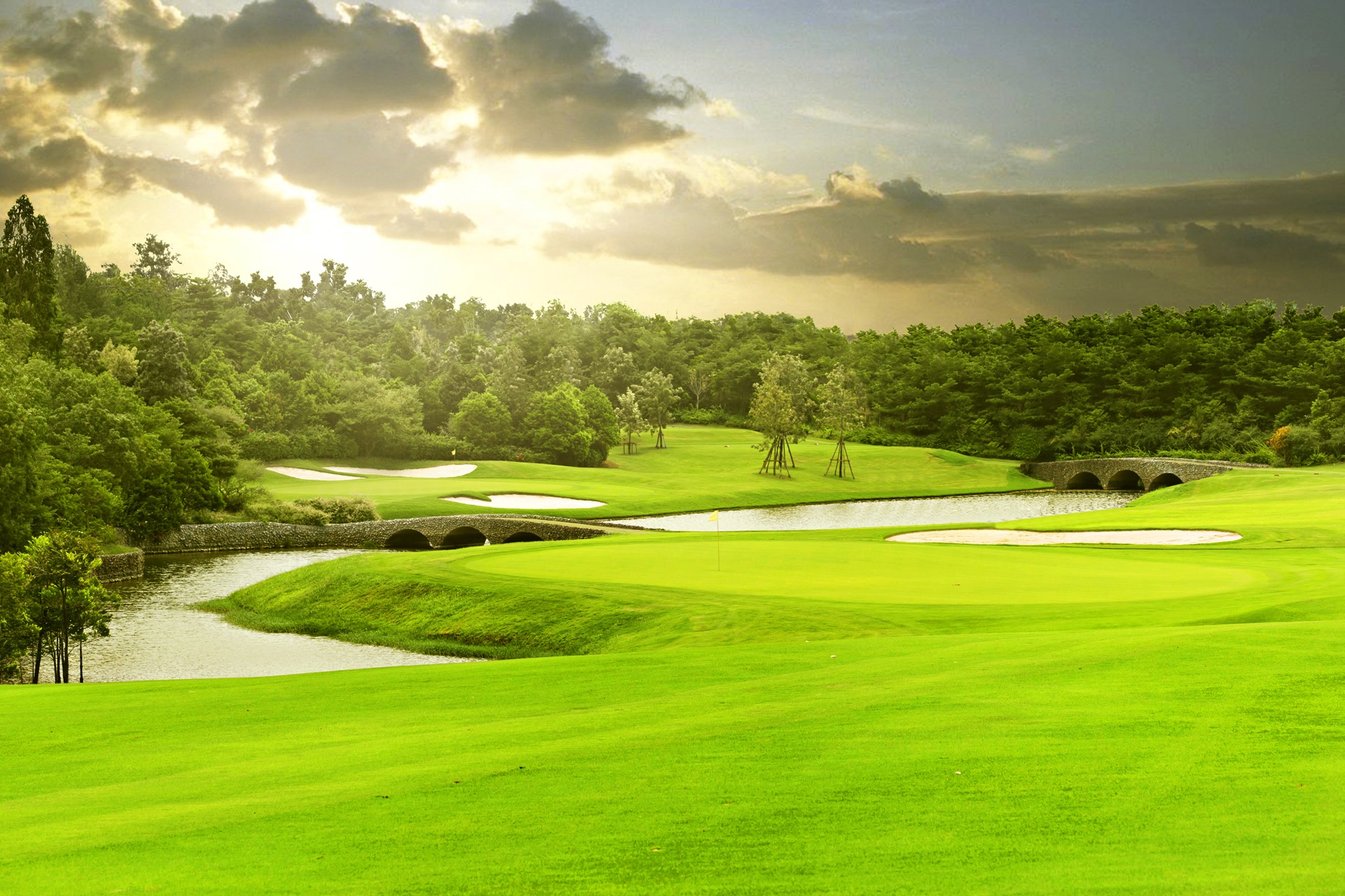 The RG City Golf Club