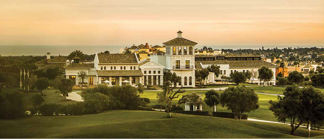 Klubhuset på La Reserva troner majestæteligt over resortet, hvor kun husejere kan blive medlemmer af golfklubben